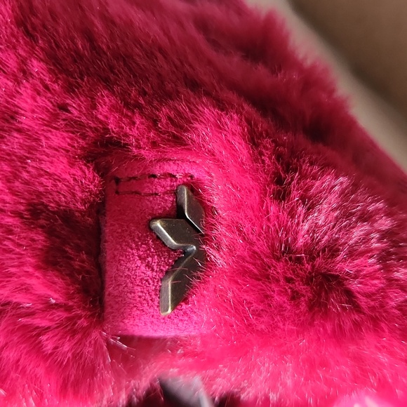 Koolaburra by UGG Burgundy Faux Fur Slippers Slides Women's 8 NWT and Box - Picture 3 of 9